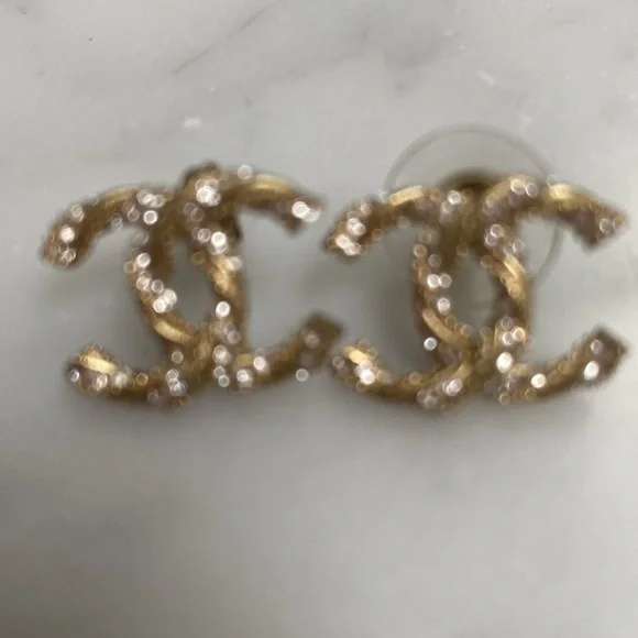 Interlocking CC gold and rhinestones chanel earrings - Picture 2 of 3